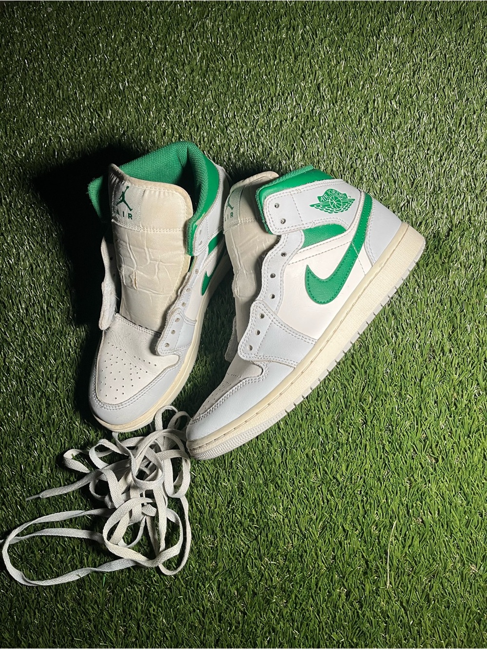 Men’s 7.5 Nike Air Jordan 1 Mid Summit High-Top Sneakers